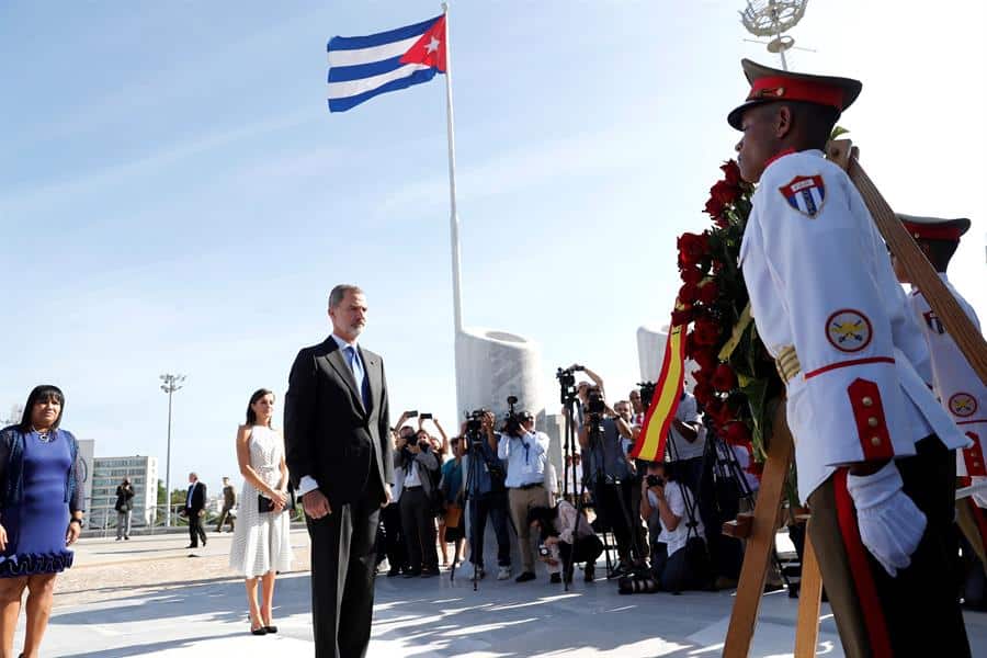 Felipe y Letizia, los primeros reyes españoles que pisan suelo cubano en visita de Estado