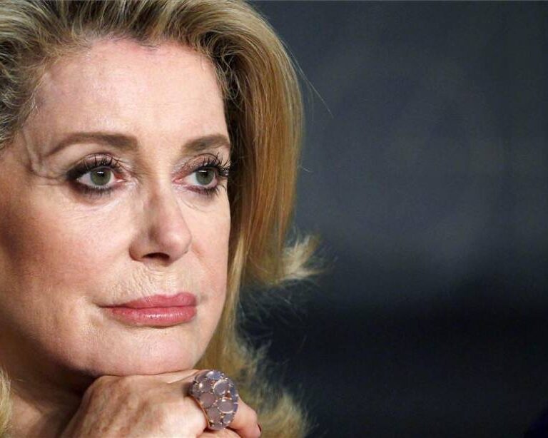 La actriz Catherine Deneuve, hospitalizada de urgencia