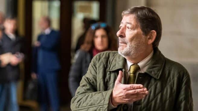 Javier Guerrero, ex director general de Trabajo de la Junta de Andalucía, llegando este jueves a la Audiencia de Sevilla para la 'vistilla'.