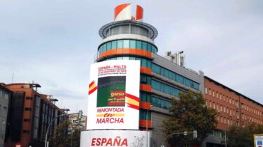 Cs cuelga en su sede un cartel del 12-1 de España a Malta para avisar de su "remontada"