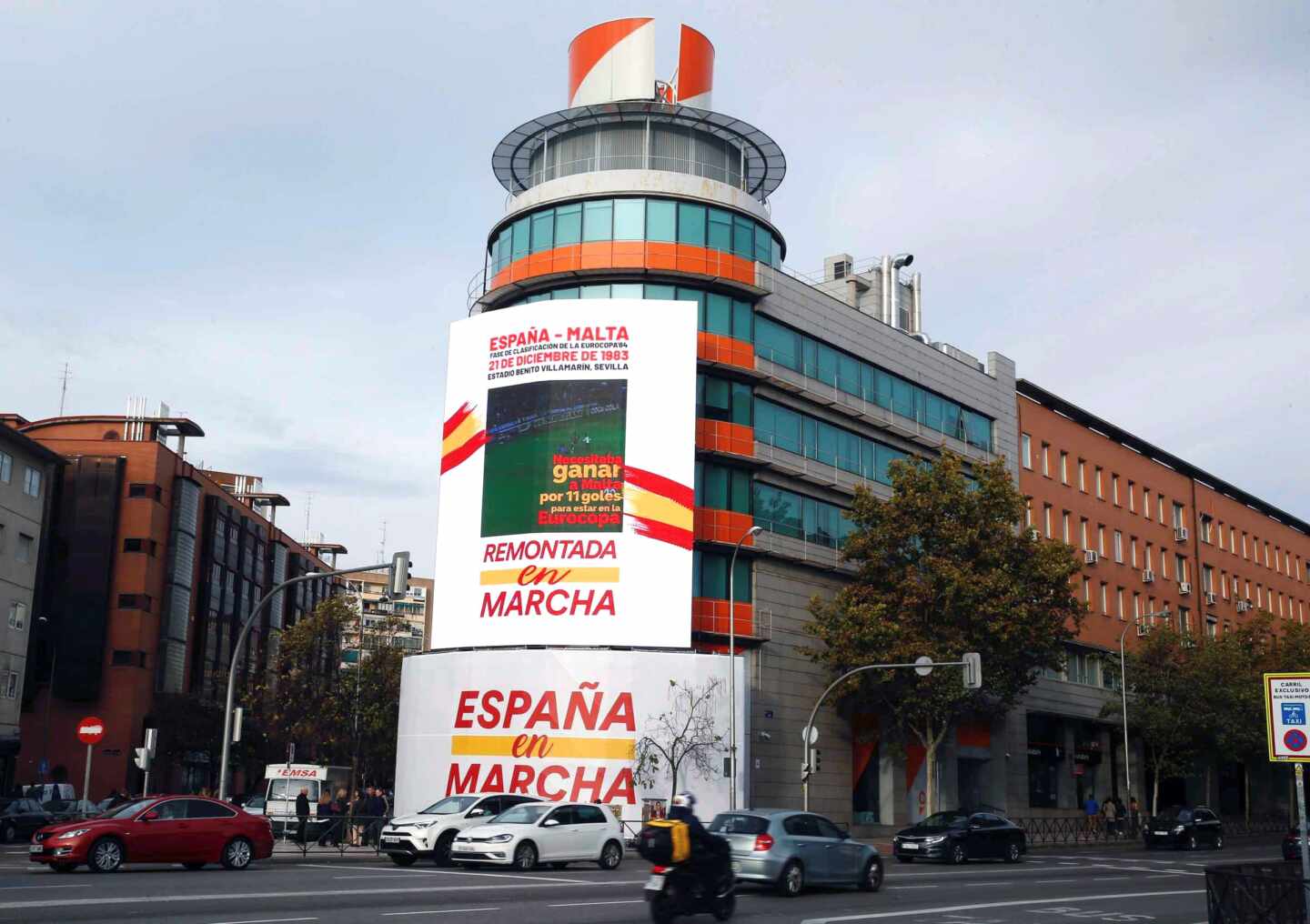 Cs cuelga en su sede un cartel del 12-1 de España a Malta para avisar de su "remontada"