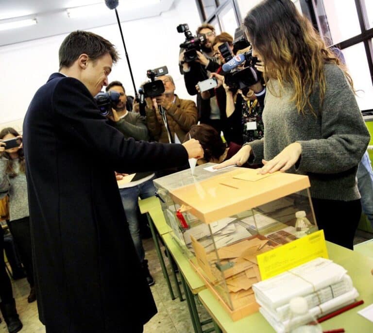 Errejón fracasa en su intento de desbancar a Iglesias y se queda con tres diputados