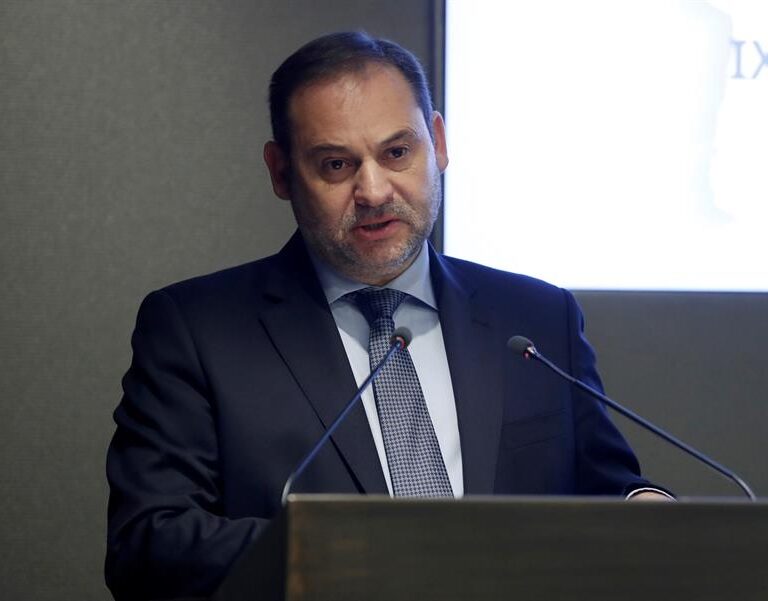 Ábalos ve "antipatriótico" negar legitimidad al futuro Gobierno de coalición