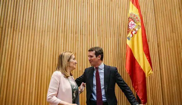 Casado anuncia que Ana Pastor será ministra si gobierna el PP, como fue con Aznar y Rajoy