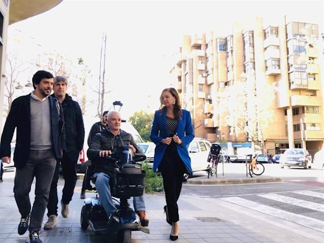 Sandra Gómez visita la zona que albergará la futura superilla de València