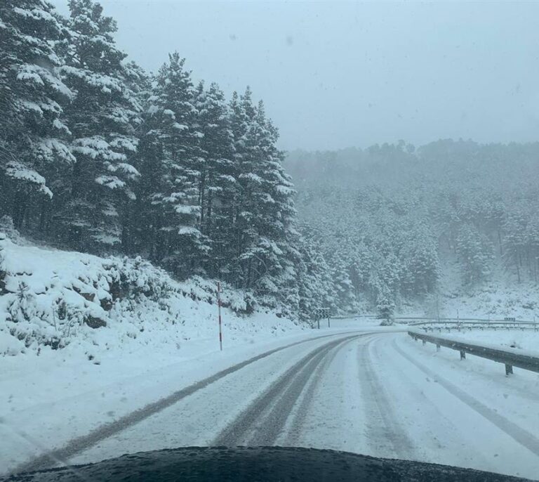 Nieve, lluvia, viento y fuerte oleaje mantienen hoy en riesgo a 38 provincias