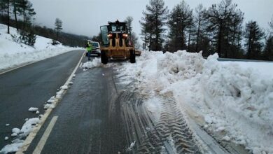 Un autobús con 30 pasajeros queda atrapado por la nieve