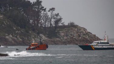 Retoman el arrastre del 'narcosubmarino' de Galicia tras engancharse en unas redes