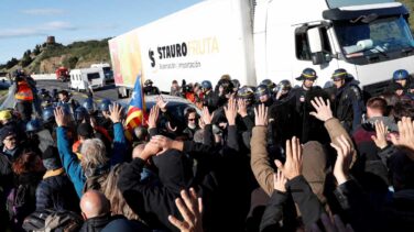 Ultimátum de la Policía francesa en la AP-7: o despejan la vía o usarán la fuerza