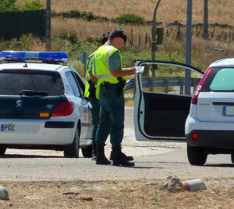 La Guardia Civil pone a disposición judicial a un conductor por circular a 220 km/h y publicarlo en Instagram