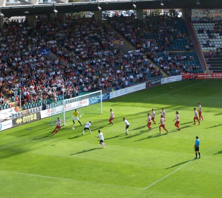 Futbolistas denuncian el "obsoleto" convenio de 2ªB: en pesetas y con permiso para ir a la mili
