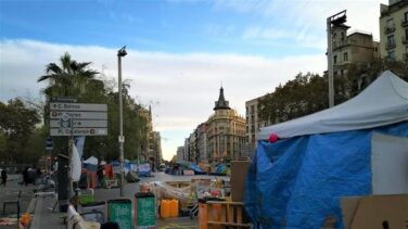 Una joven afirma haber sufrido una agresión sexual en la acampada de Barcelona