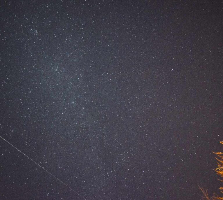 Cómo ver la lluvia de estrellas de  las 'Leónidas' sin que la Luna te lo impida