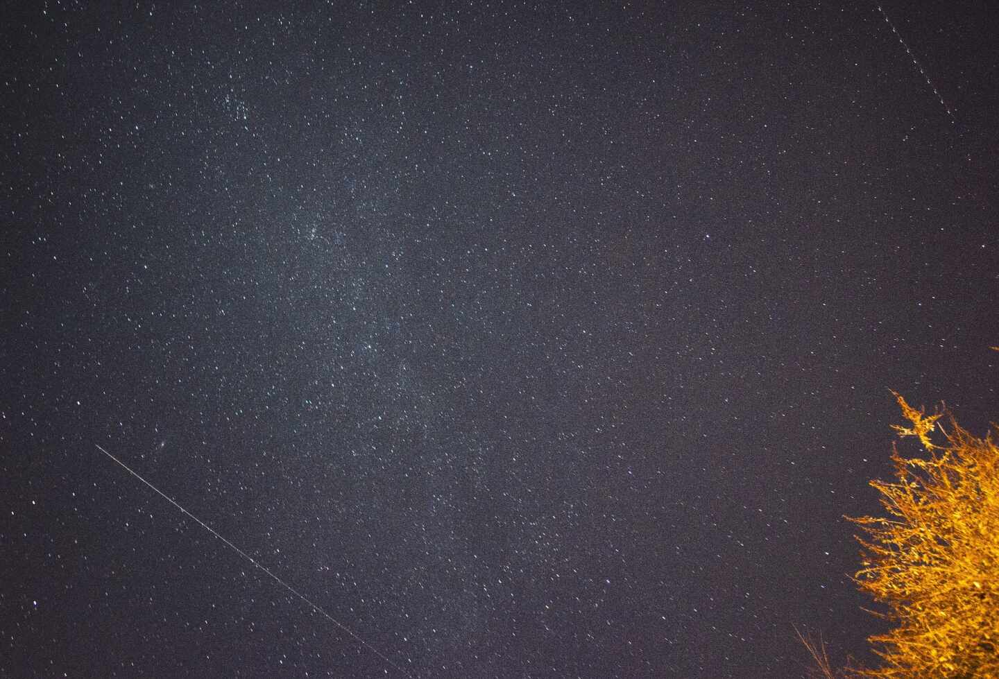 Cómo ver la lluvia de estrellas de  las 'Leónidas' sin que la Luna te lo impida