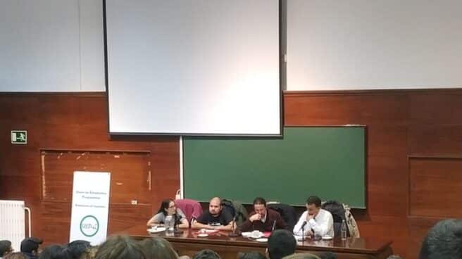 photo5958377206432510444 Iglesias en la Facultad de Derecho de la Complutense, durante la charla sobre antifascismo.