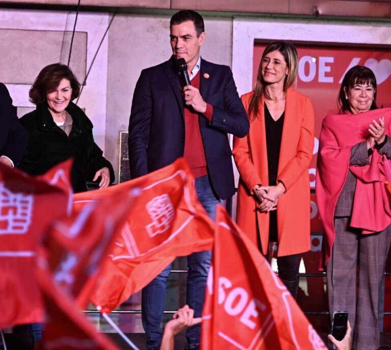 Ábalos denuncia que "simpatizantes de Podemos" se colaron en Ferraz para cantar "con Iglesias sí"