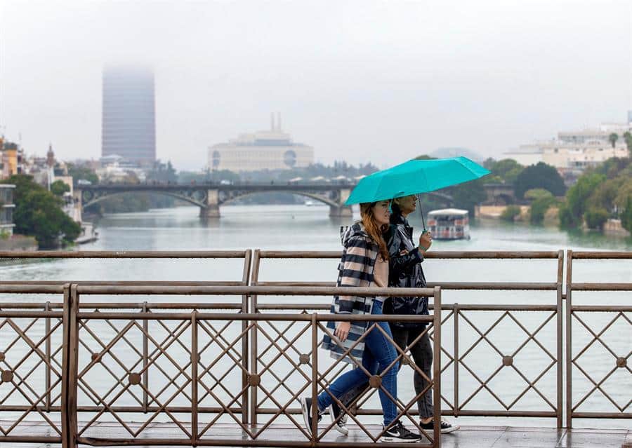 Un nuevo temporal de lluvias y viento entra este jueves en la Península