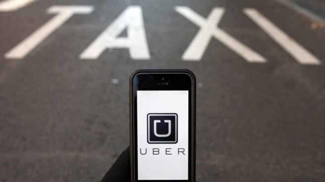 uber ep Un móvil con la aplicación de Uber.