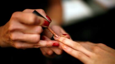Interceptados productos para uñas etiquetados como "cancerígenos" y "altamente explosivos"