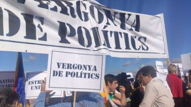 Los CDR protestan durante un acto de ERC por la falta de unidad del independentismo