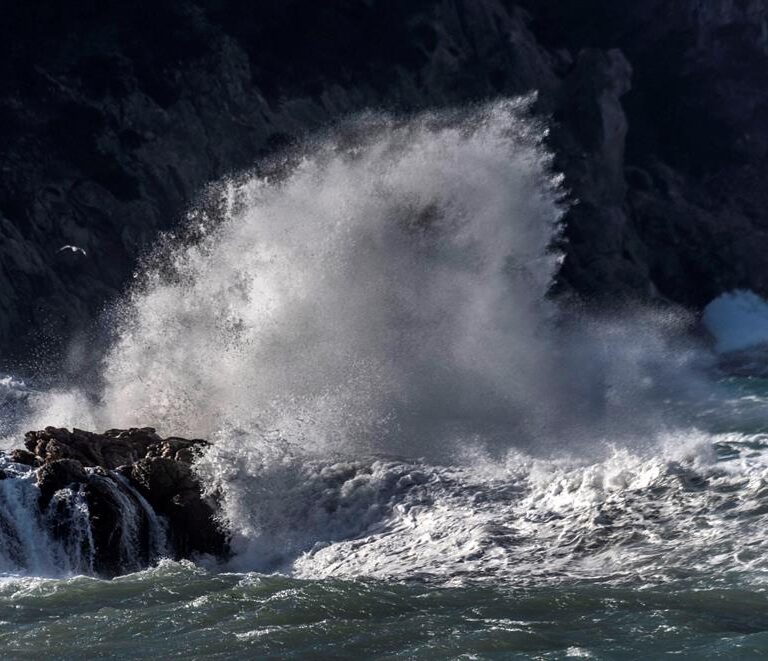 El viento alcanza los 143 km/h en Viveiro (Lugo)