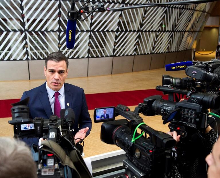 Sánchez gana tiempo con reuniones vacías para ocultar el atasco de su investidura