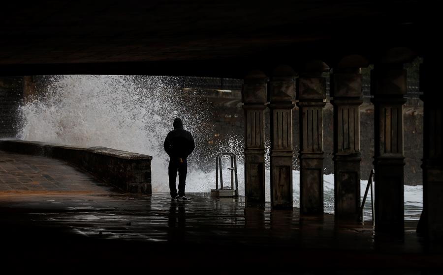 La semana comienza con cuarenta provincias bajo aviso por lluvias y viento