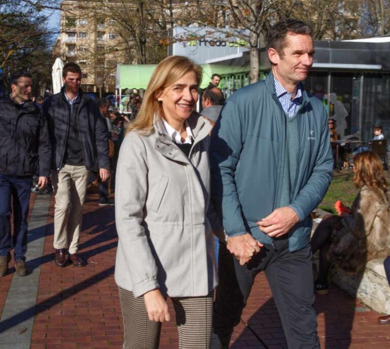 Las imágenes de Iñaki Urdangarín pillado en actitud cariñosa con otra mujer
