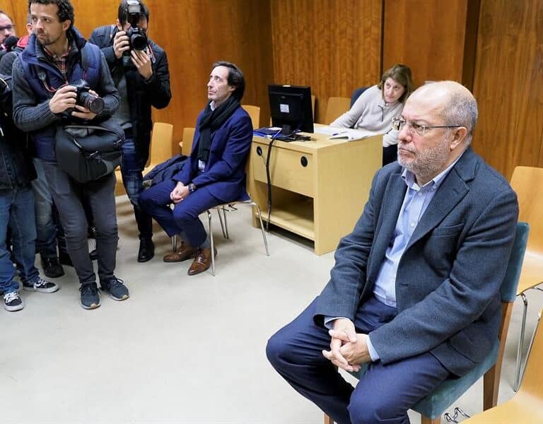 Igea niega haber amenazado a un militante pero sí haber estado "desagradable" con él