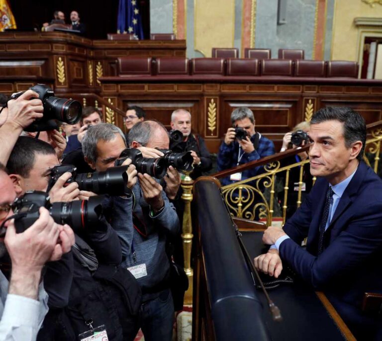 TVE se lía con el audio y la banda sonora de 'El Padrino' suena en la constitución del Congreso