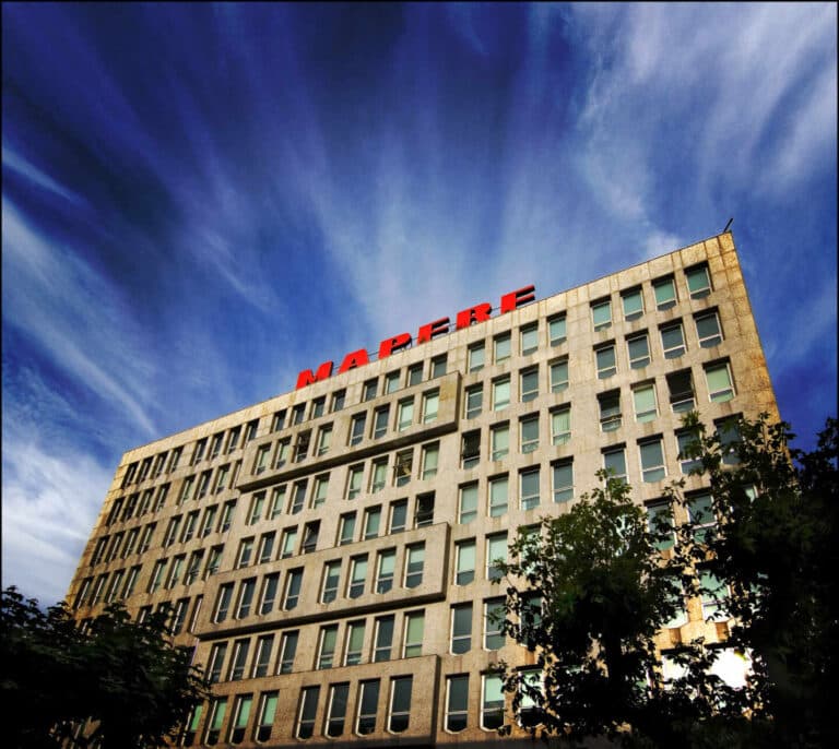 Mapfre sufre un golpe de hasta 140 millones por los tifones en Japón y las protestas en Chile