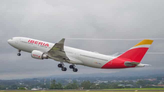 Avión modelo A330 de Iberia.