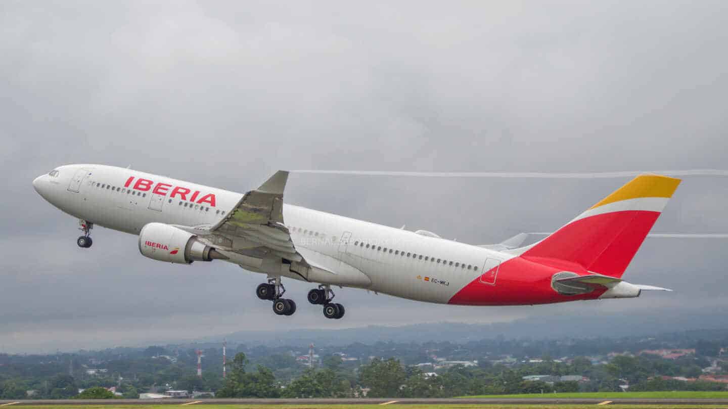 Avión modelo A330 de Iberia.