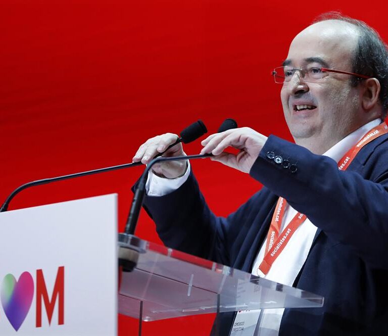 El PSC rectifica y rebaja su ataque a la inmersión lingüística