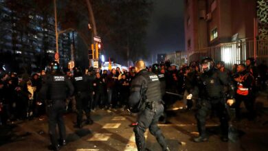 Caos en la salida del Camp Nou por los disturbios entre Mossos y radicales