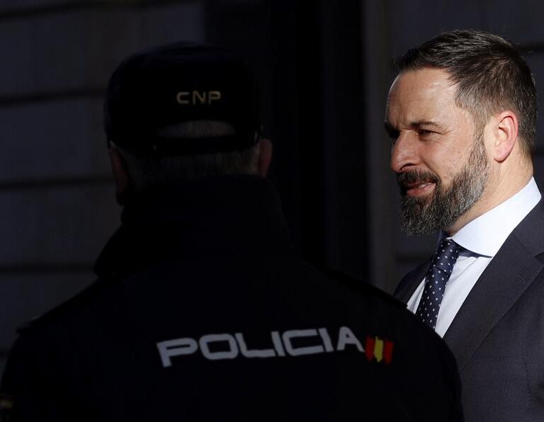 Abascal vincula al PSOE con el incidente en el centro de Menas "para incitar el odio contra Vox"