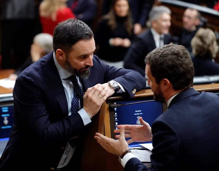 Vox cambia de estrategia y reactiva la guerra con Casado para frenar su ascenso