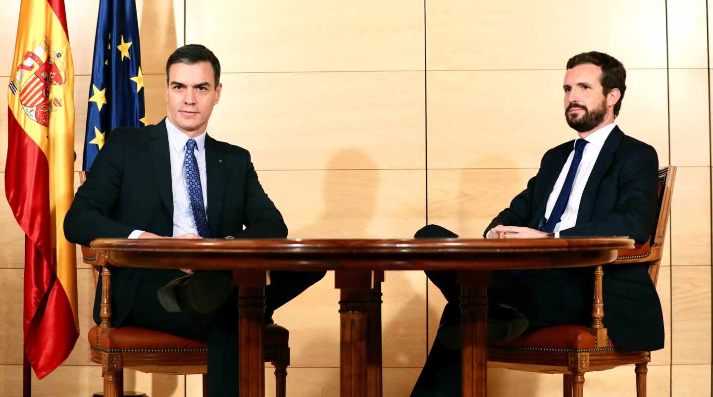 Enorme frialdad en la reunión entre Sánchez y Casado