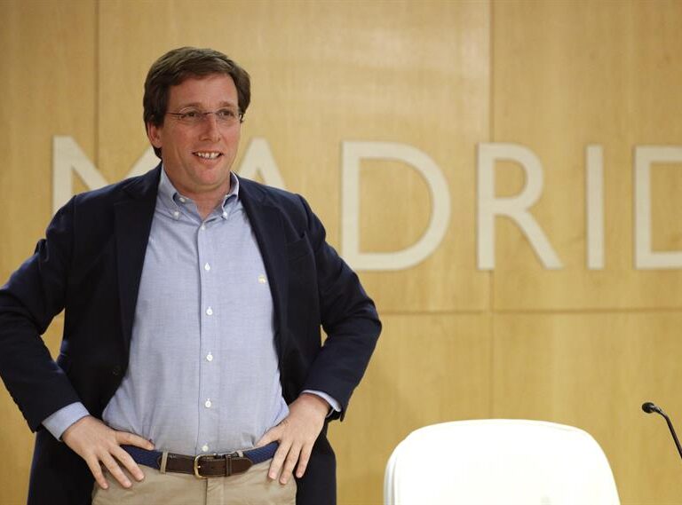 Almeida se mofa del rancho de los ministros: "Es posible que Sánchez e Iglesias compartan habitación"