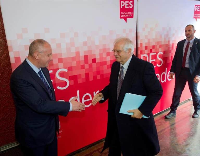 Borrell pide plantar cara "con más fuerza y más convicción" al independentismo