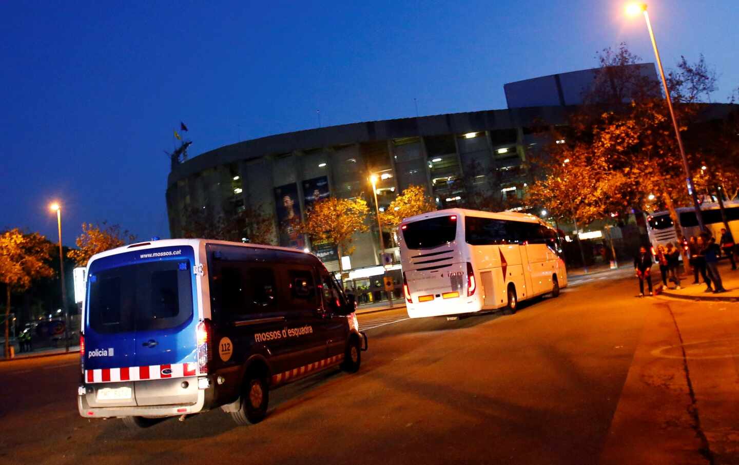 Real Madrid y Barcelona llegan al Camp Nou sin problemas pese a la amenaza de Tsunami