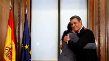 Iglesias haciendo comunismo y Sánchez haciendo la tetera
