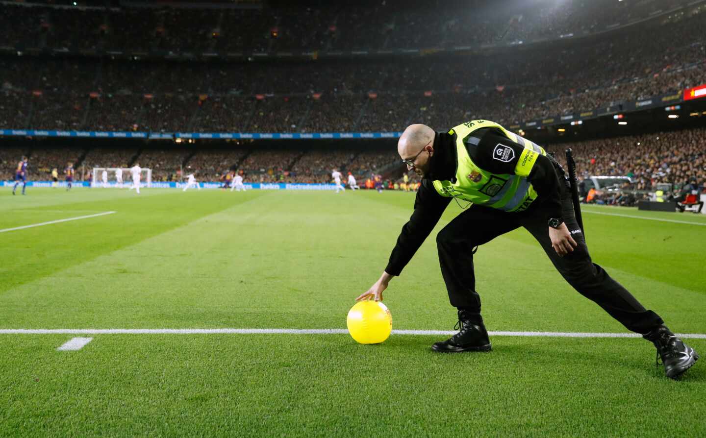 Multa de 1.500 € al Barcelona y amenaza de clausura del Camp Nou por las acciones de Tsunami en el Clásico