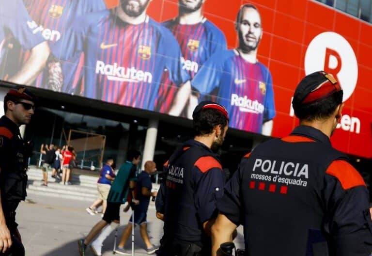 Sin bolsas, en metro y con tiempo: los consejos de los Mossos para el Clásico
