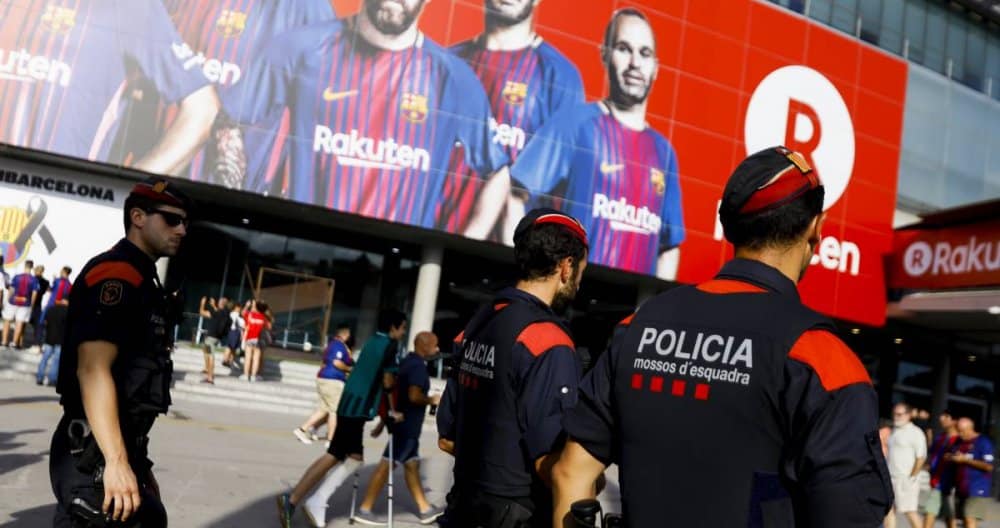 Sin bolsas, en metro y con tiempo: los consejos de los Mossos para el Clásico