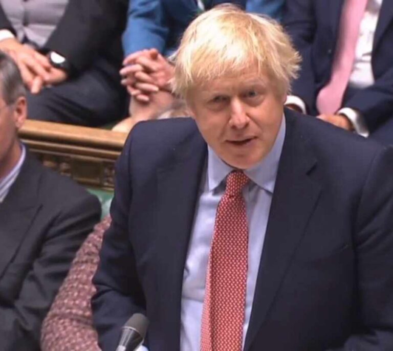 La Comisión Europea advierte a Johnson que limitar la transición va en su contra