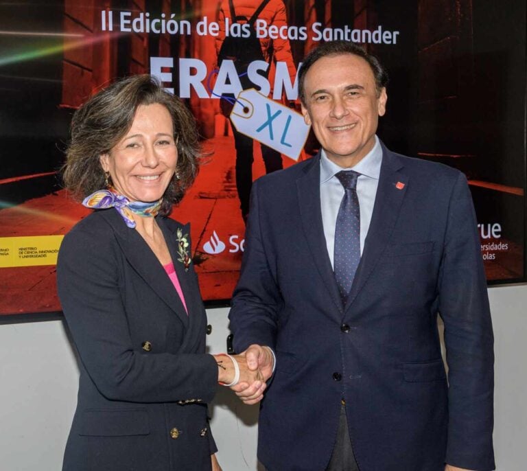 Botín firma con la Universidad más de 5.000 Becas Santander Erasmus
