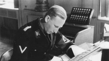 Profanan la tumba del criminal nazi Heydrich, el 'carnicero de Praga'