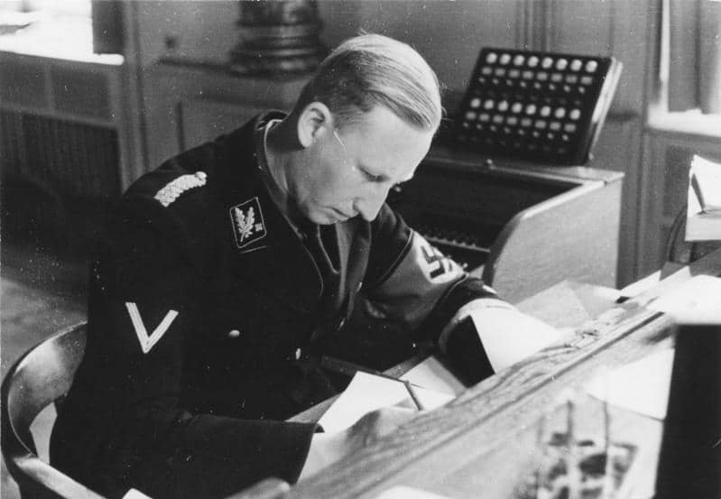 Profanan la tumba del criminal nazi Heydrich, el 'carnicero de Praga'