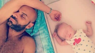 El padre adoptivo de una niña con síndrome de down que se ha hecho viral
